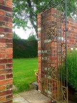 Quality accommodation with garden near Basingstoke